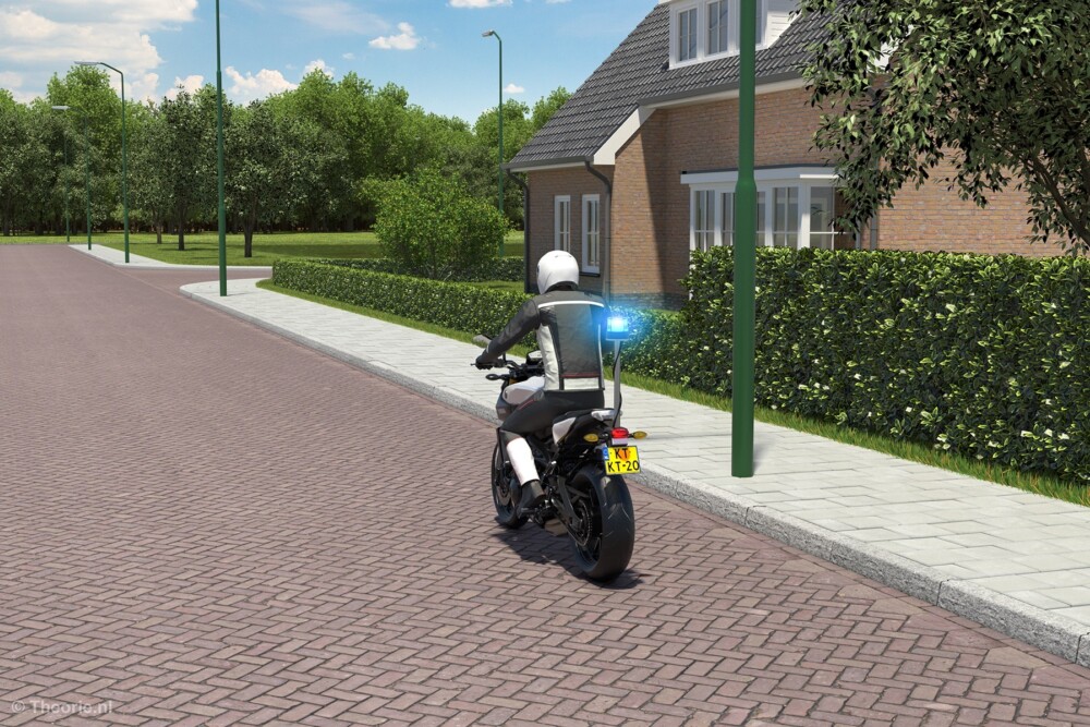 motor met blauw zwaailicht cbr theorie examen